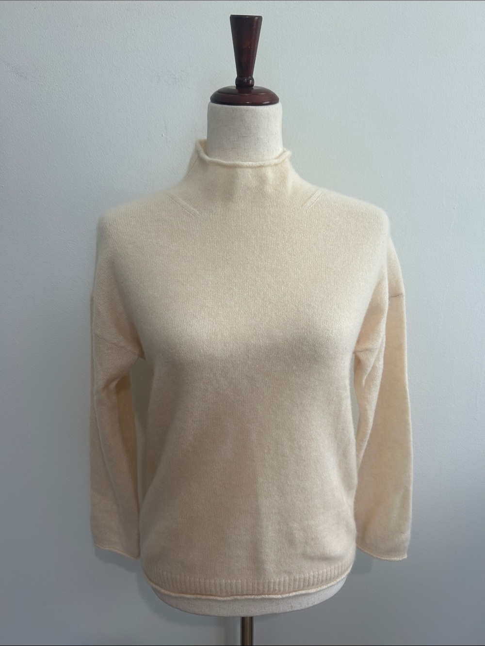 J. Crew Cream 100% Cashmere Mock Turtleneck Sweater Size XS EUC